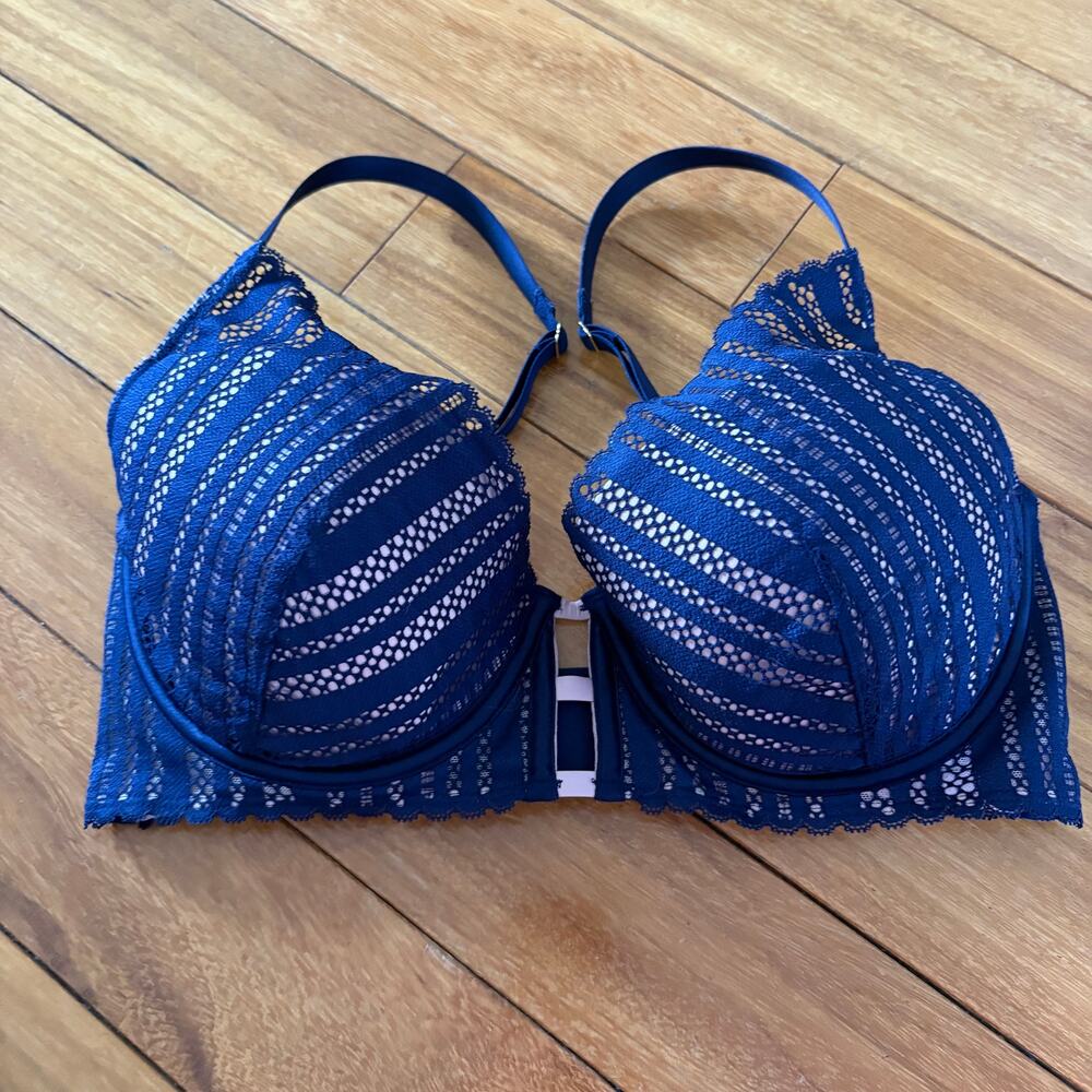 Victoria's Secret Navy Eyelet Lined Plunge Bra Size 34DD